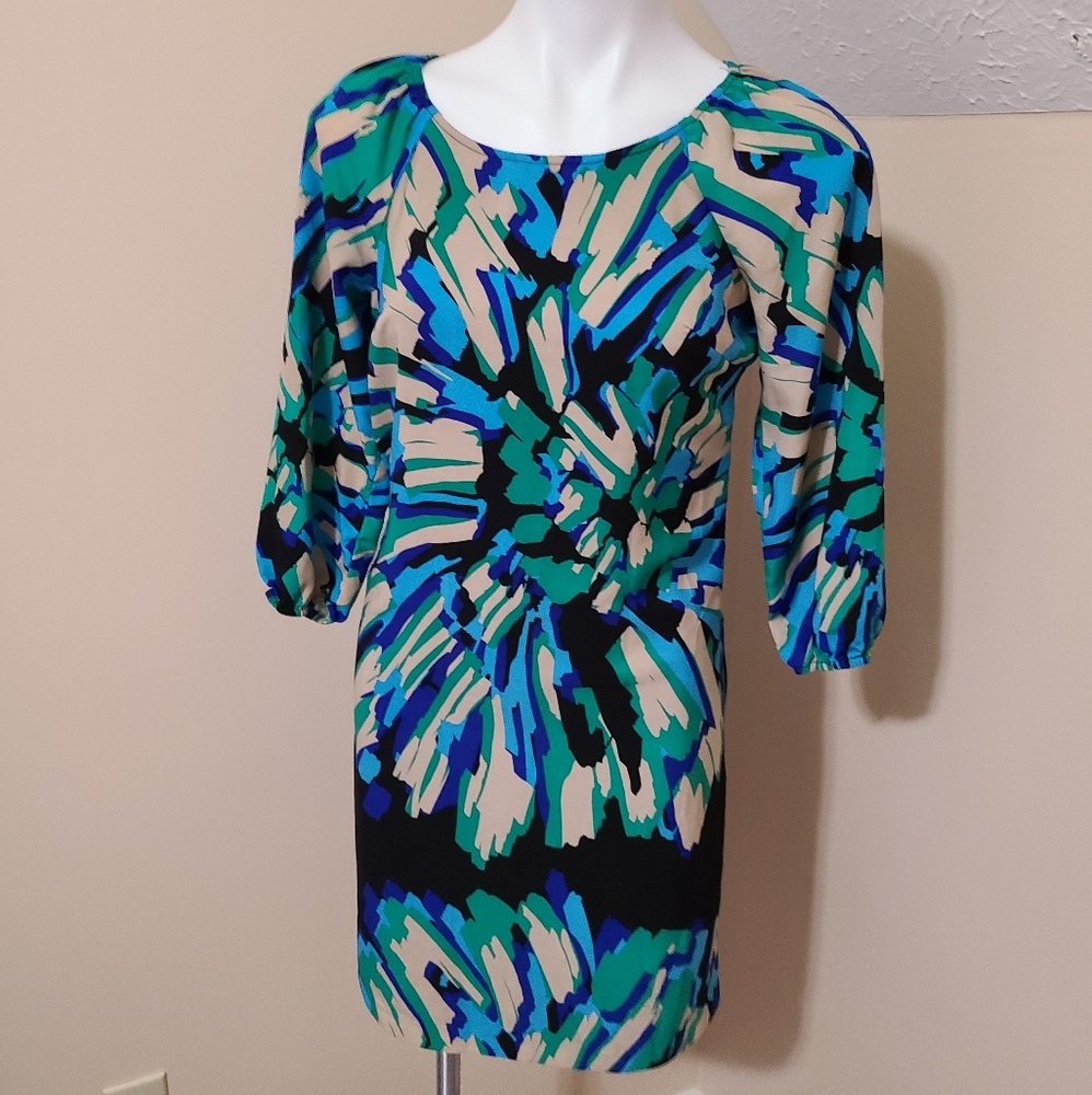 Colorful 3/4 sleeve midi dress.